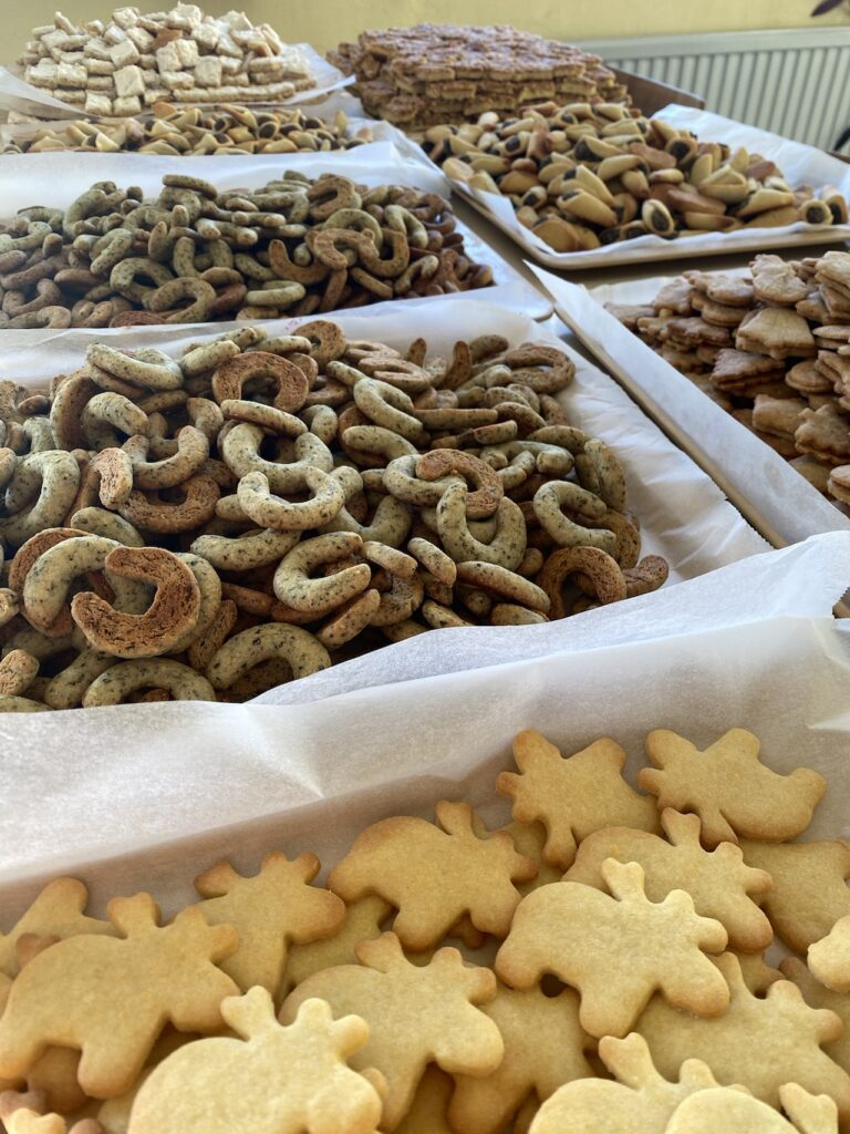 Keksbackaktion WK Laufen Laufenten Jugendclub Weihnachtskekse Punschstand Keksverkauf selbstgebacken Lotti WK Laufen Werkskapelle Laufen Gmunden-Engelhof Musikverein Blasmusik Gmunden Traunsee Jugendprogramm Jugendarbeit Jugend Laufentenclub Laufenten-Jugendclub Jugendorchester