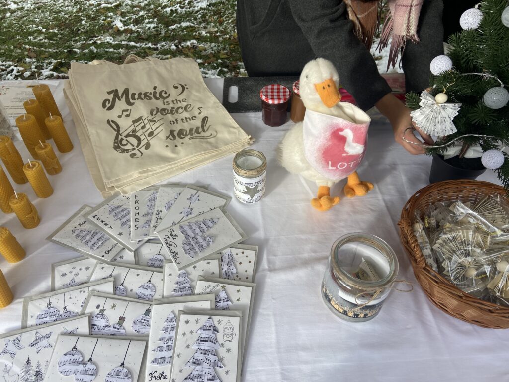 Keksbackaktion WK Laufen Laufenten Jugendclub Weihnachtskekse Punschstand Keksverkauf selbstgebacken Lotti WK Laufen Werkskapelle Laufen Gmunden-Engelhof Musikverein Blasmusik Gmunden Traunsee Jugendprogramm Jugendarbeit Jugend Laufentenclub Laufenten-Jugendclub Jugendorchester