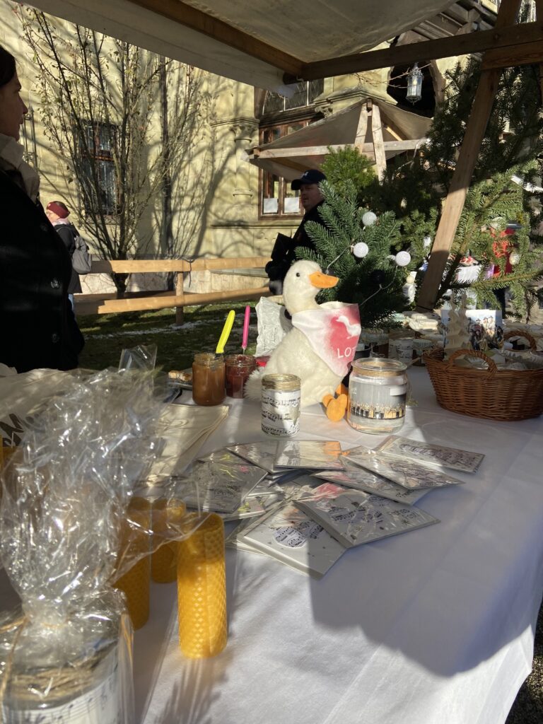 Keksbackaktion WK Laufen Laufenten Jugendclub Weihnachtskekse Punschstand Keksverkauf selbstgebacken Lotti WK Laufen Werkskapelle Laufen Gmunden-Engelhof Musikverein Blasmusik Gmunden Traunsee Jugendprogramm Jugendarbeit Jugend Laufentenclub Laufenten-Jugendclub Jugendorchester