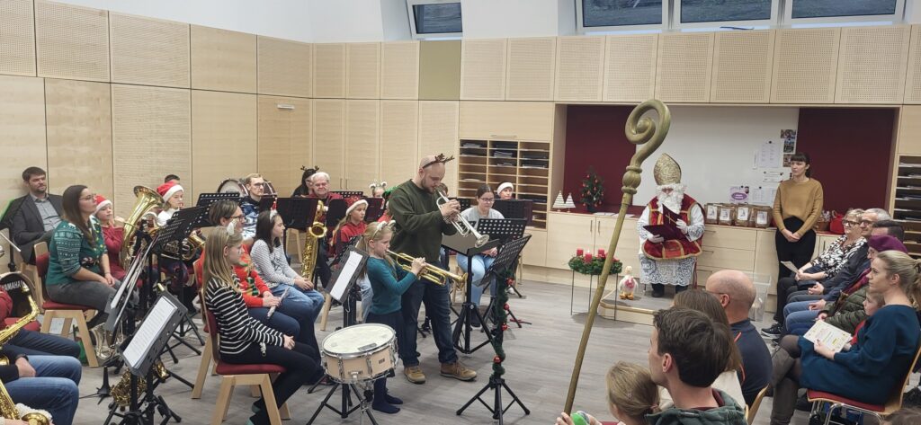 WK Laufen Werkskapelle Laufen Gmunden-Engelhof Musikverein Blasmusik Gmunden Traunsee Jugendprogramm Jugendarbeit Jugend Laufentenclub Laufenten-Jugendclub Jugendorchester Nikolaus Vorspielnachmittag Kinderpunsch Kekse